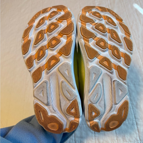 Hoka Clifton 9 Citrus Shoes - Picture 6 of 7